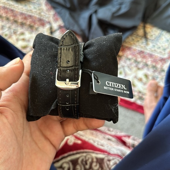 Citizen Wach - Picture 3 of 3